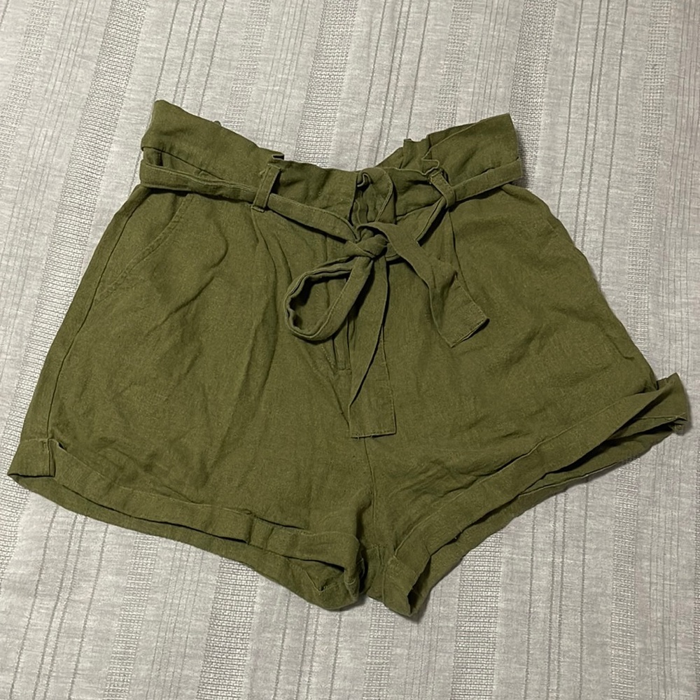 FOREVER 21 | Women’s Olive Belted High Waisted Messenger Shorts Size Small